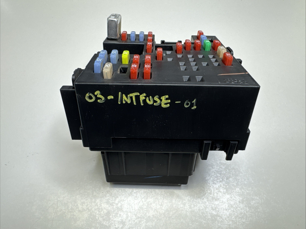 03-06 Silverado Sierra Interior Cabin Fuse Relay Junction Box 15058032 OEM