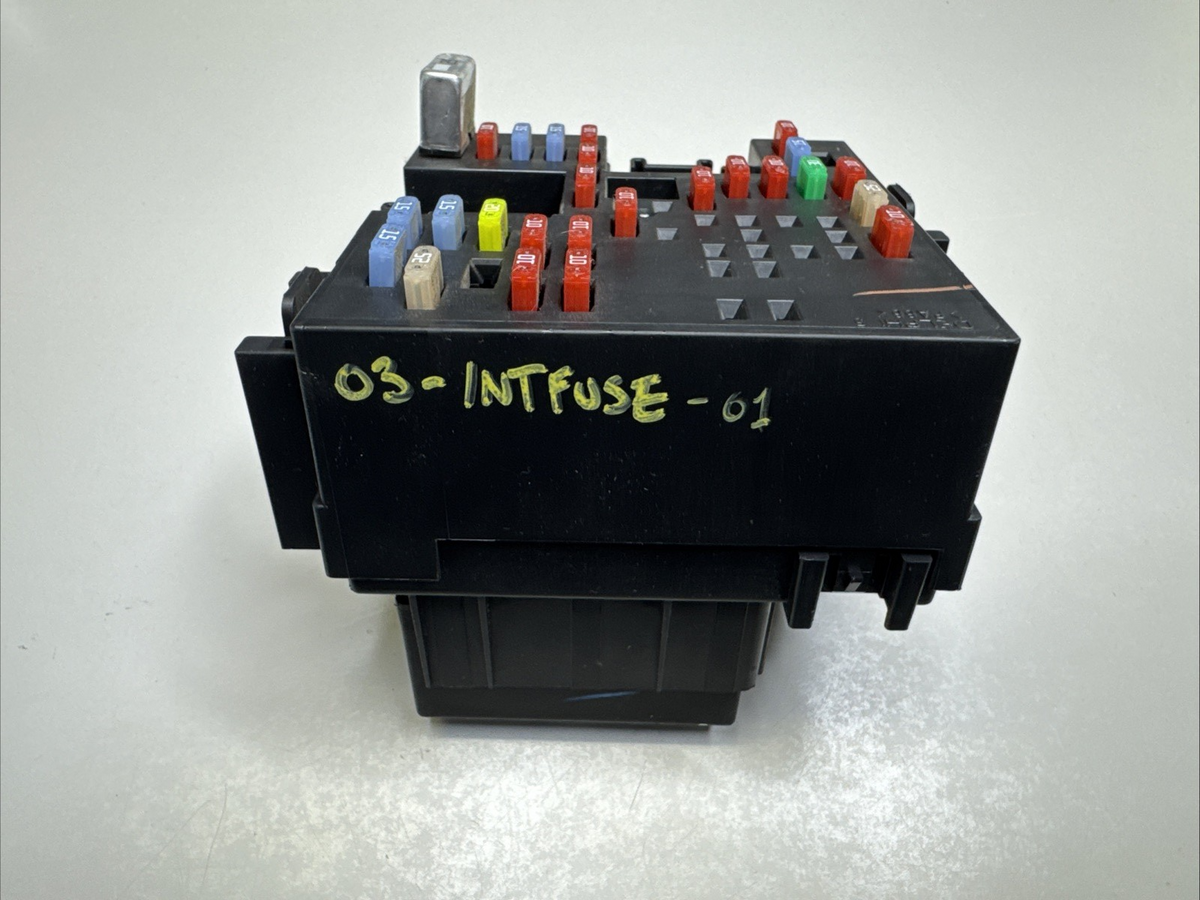 03-06 Silverado Sierra Interior Cabin Fuse Relay Junction Box 15058032 OEM