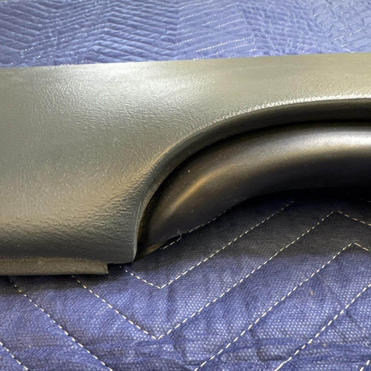 1999-2006 Chevrolet Silverado GMC Sierra LH Knee Bolster Panel 15999585 OEM
