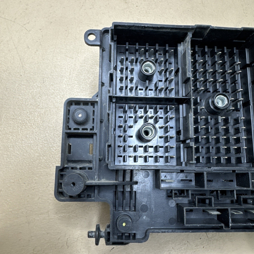 2003–2007 Silverado Sierra Underhood Fuse Box 15201928 OEM