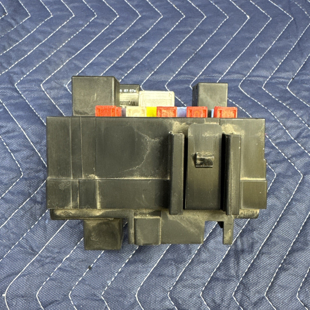 1999-2002 Chevrolet Silverado GMC Sierra Fuse Box Relay Block 15770992 OEM