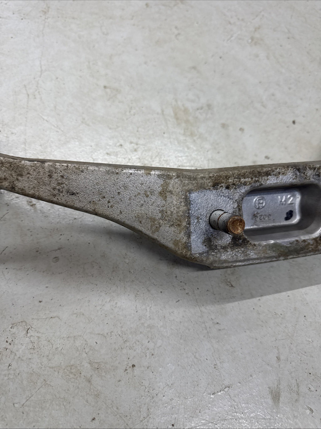 1999–2007 Silverado Sierra Front Differential Mount Bracket 15999801 OEM