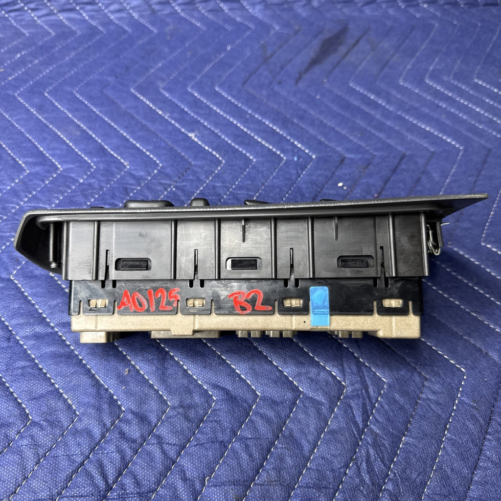 2003-2006 Tahoe Yukon Silverado Sierra Driver Master Window Switch 15883323 OEM