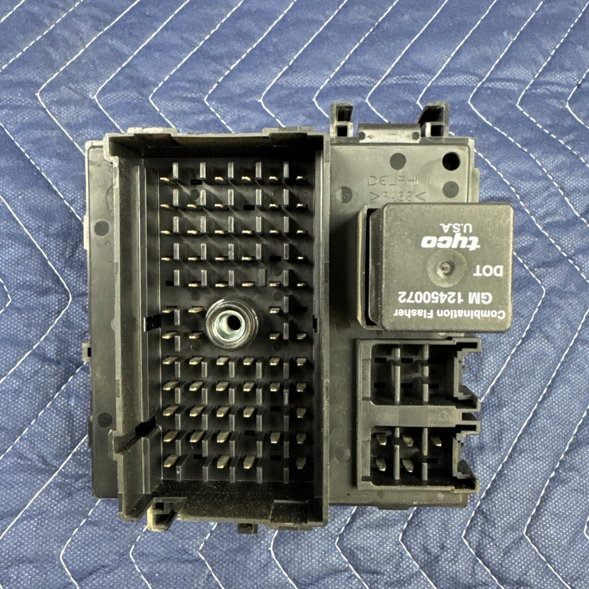 1999-2002 Chevrolet Silverado GMC Sierra Fuse Box Relay Block 15770992 OEM