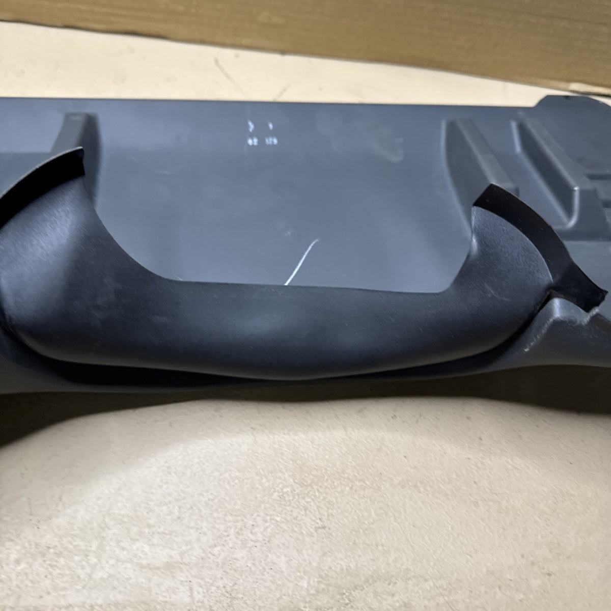 2000–2006 Silverado Sierra LH Knee Bolster Panel Medium Gray 15748089 OEM