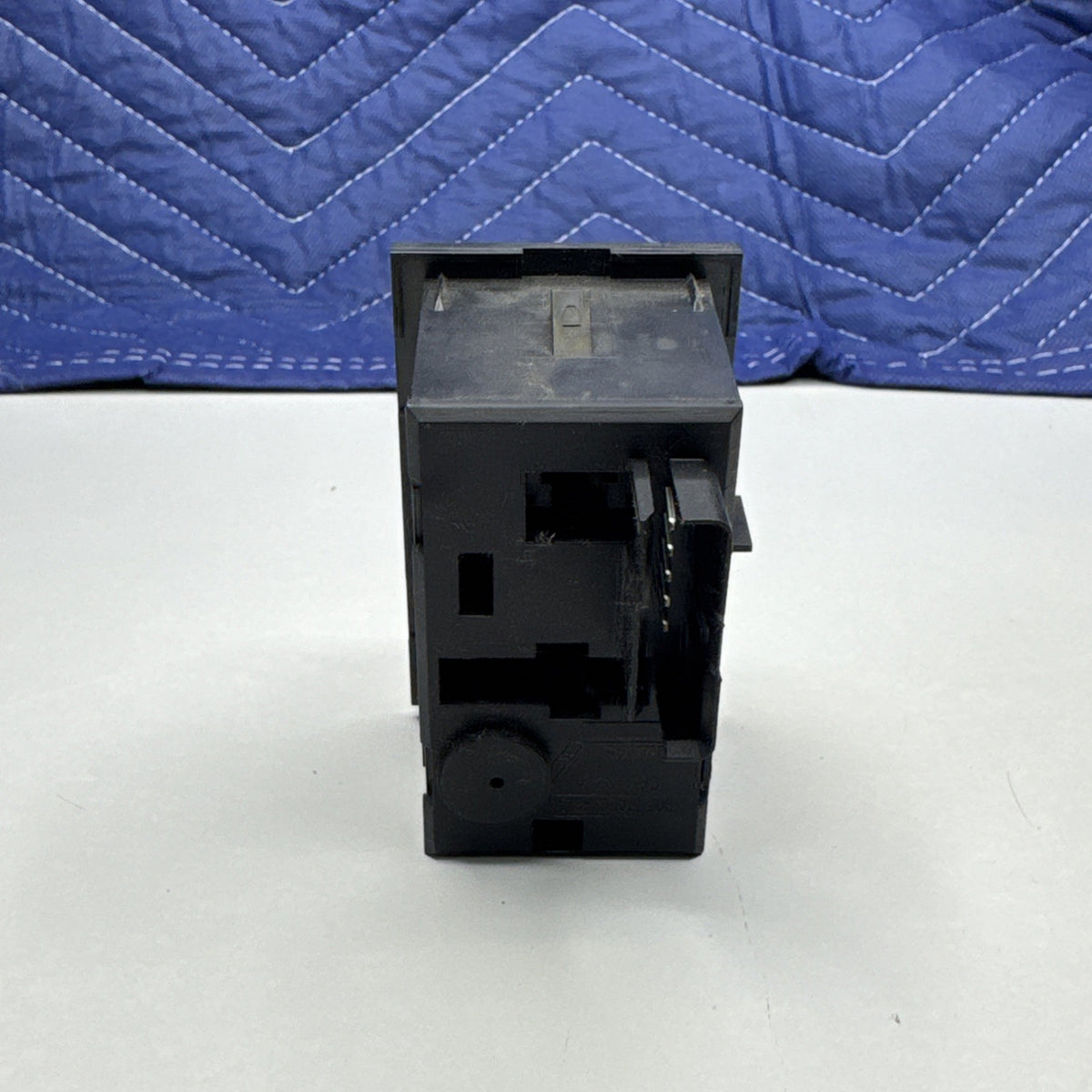 1999-02 GM Silverado Sierra Tahoe Yukon Fog Cargo Lamp Light Switch 15735837