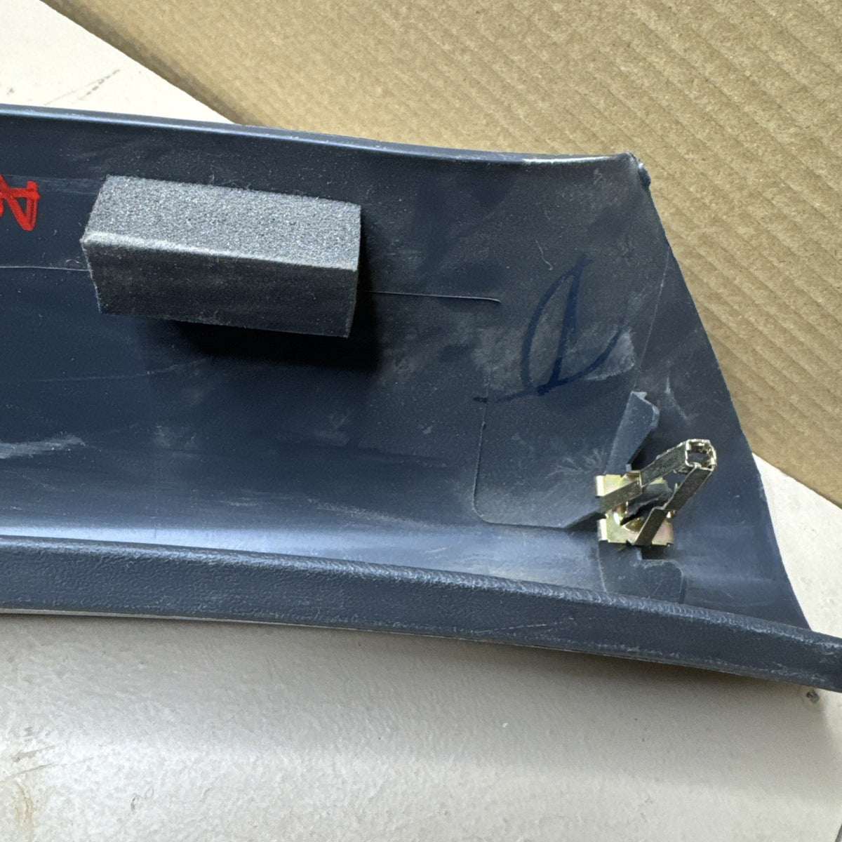 1999–2006 Silverado Sierra LH A Pillar Trim Panel Medium Gray 15073353 OEM