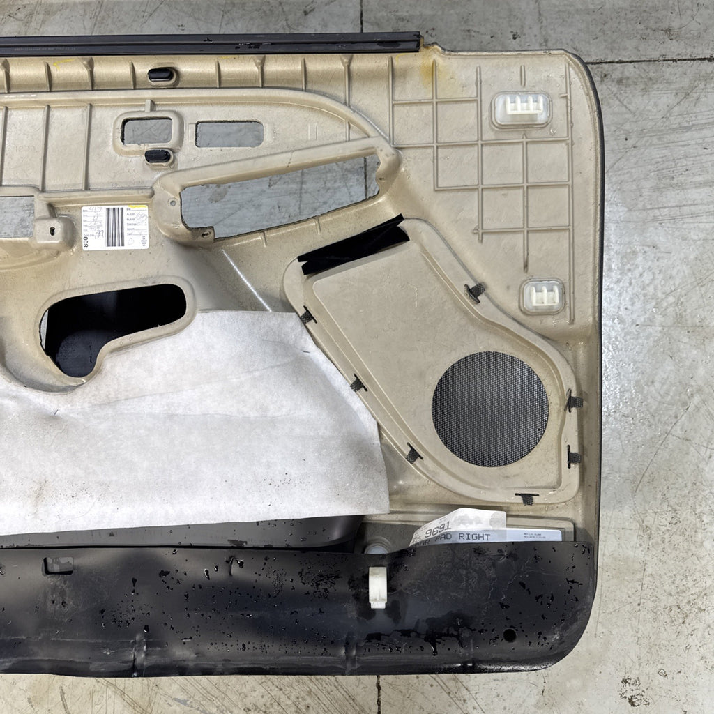1999-2007 Silverado Sierra Tahoe Suburban Yukon RH Front Door Panel 15199354 OEM