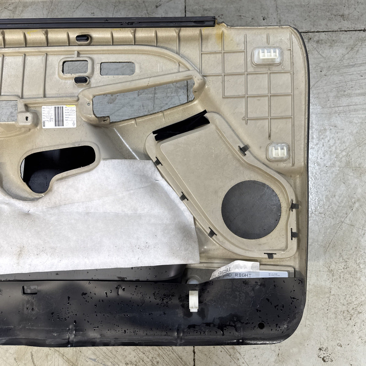 1999-2007 Silverado Sierra Tahoe Suburban Yukon RH Front Door Panel 15199354 OEM
