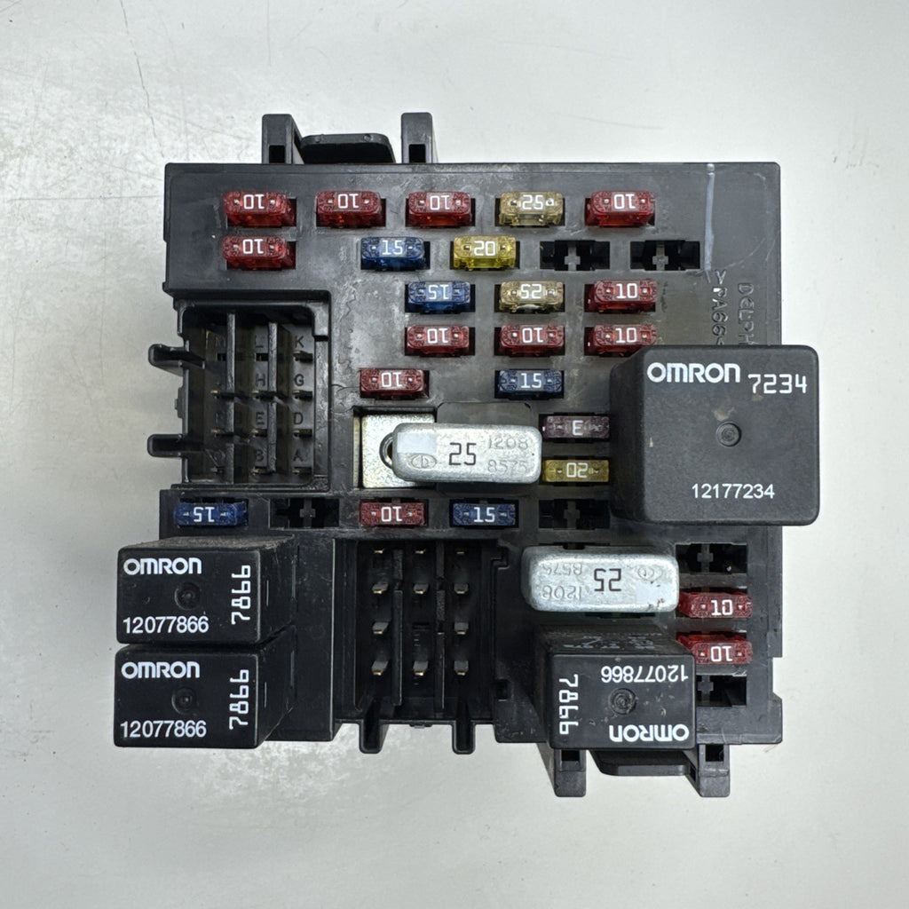 1999-2002 Chevrolet Silverado GMC Sierra Dash Fuse Box 15770992-01 OEM