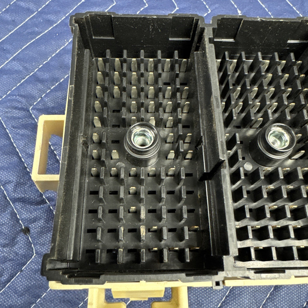 1999-2002 Chevrolet Silverado GMC Sierra Interior Fuse Box 15770997 OEM