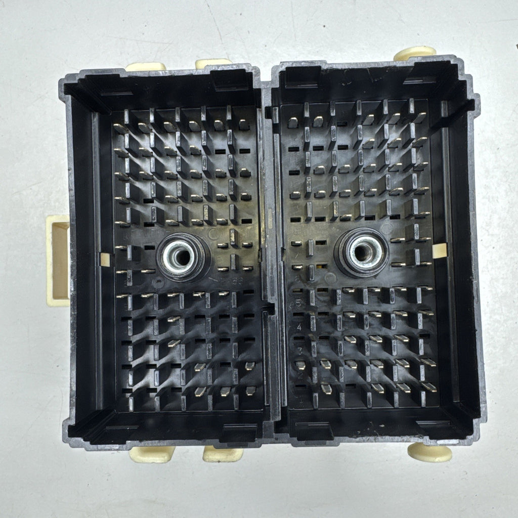 1999-2002 Chevrolet Silverado GMC Sierra Interior Fuse Box 15770997-01 OEM