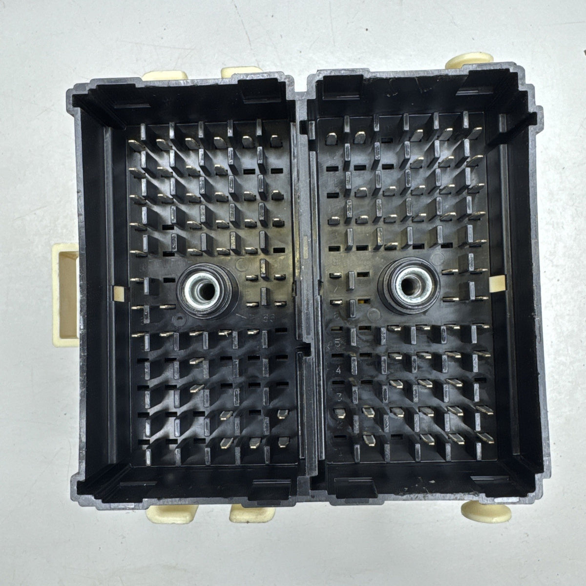 1999-2002 Chevrolet Silverado GMC Sierra Interior Fuse Box 15770997-01 OEM