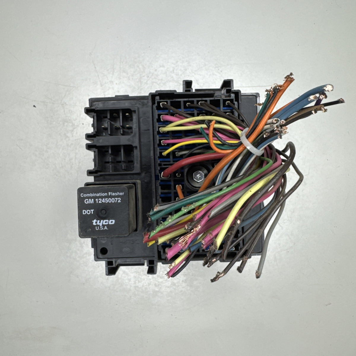 1999-2006 Chevrolet Silverado GMC Sierra Fuse Box 15770992-01 OEM w/ Relays