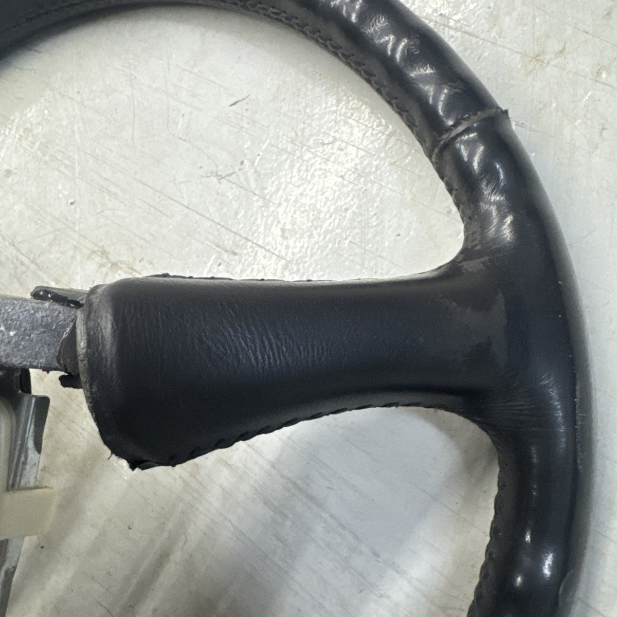 1999–2005 Silverado Sierra Leather Steering Wheel Ebony 15763216 OEM