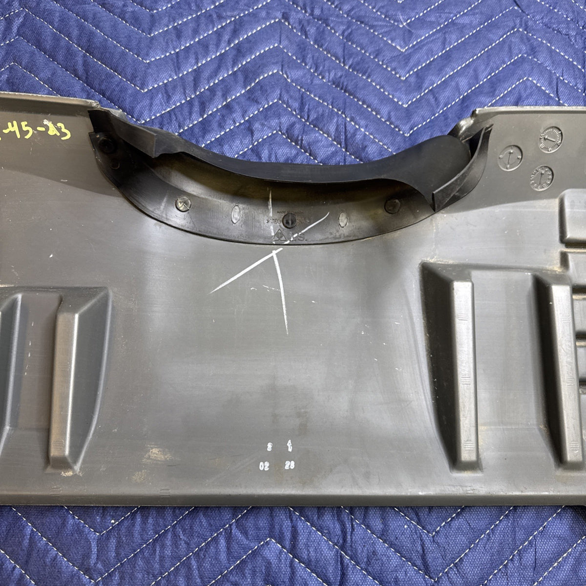1999-2006 Chevrolet Silverado GMC Sierra LH Knee Bolster Panel 15999585 OEM