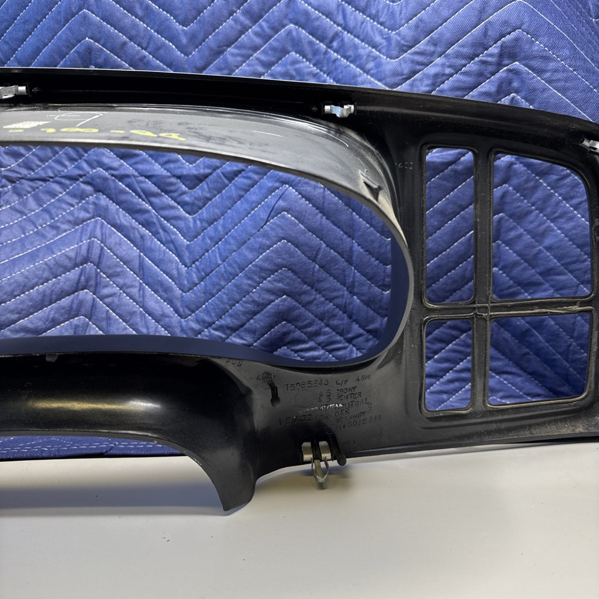 1999-02 GM Silverado Sierra Tahoe Yukon Radio Stereo Dash Bezel 15772850 OEM