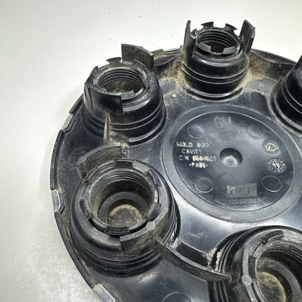 04-07 Chevy Tahoe Suburban Silverado 1500 Pickup 6 LUG Center Cap OE 9594520 A5