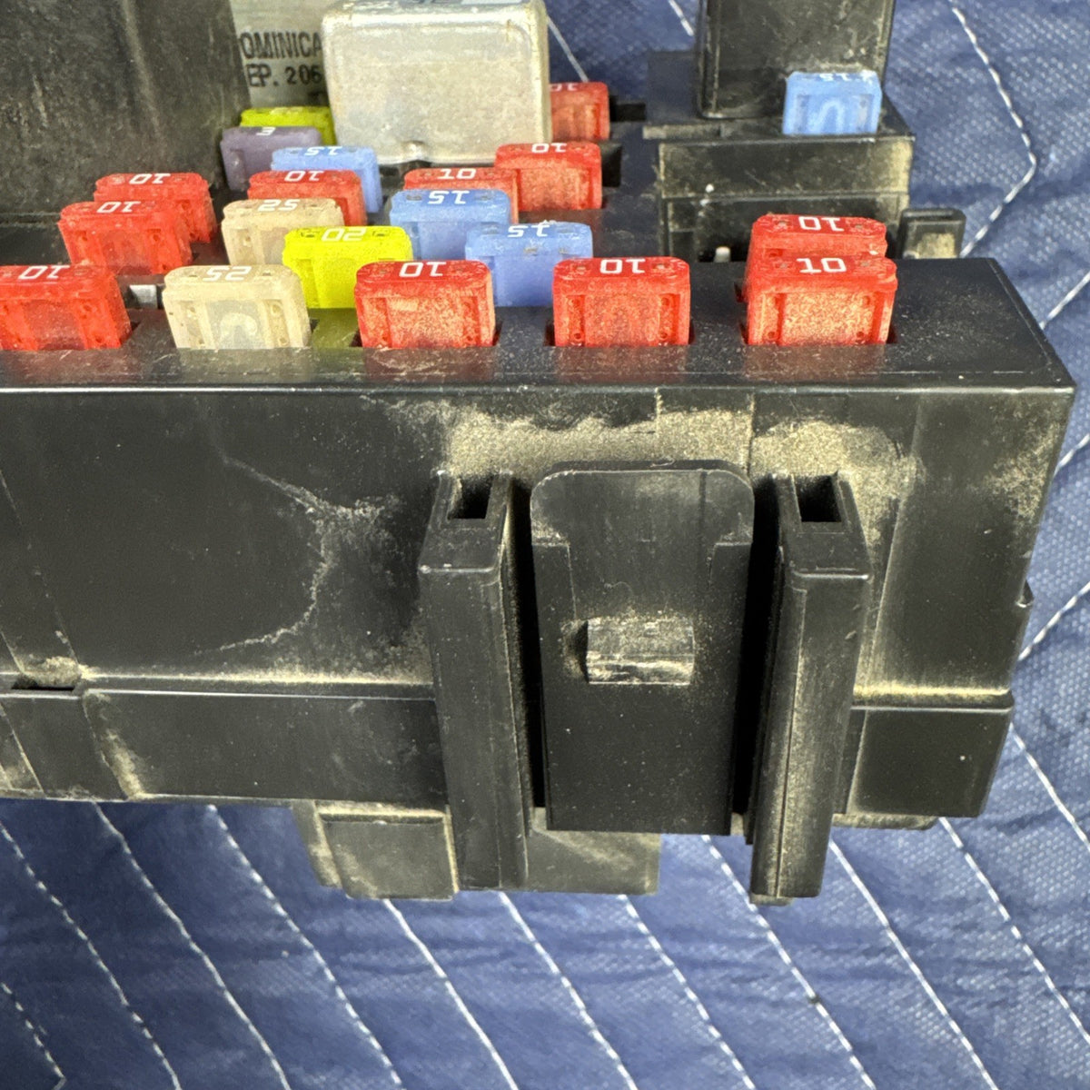 1999-2002 Chevrolet Silverado GMC Sierra Fuse Box Relay Block 15770992 OEM