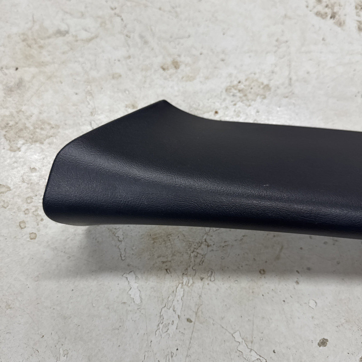 1999–2006 Silverado Sierra LH A Pillar Trim Panel Medium Gray 15073353 OEM