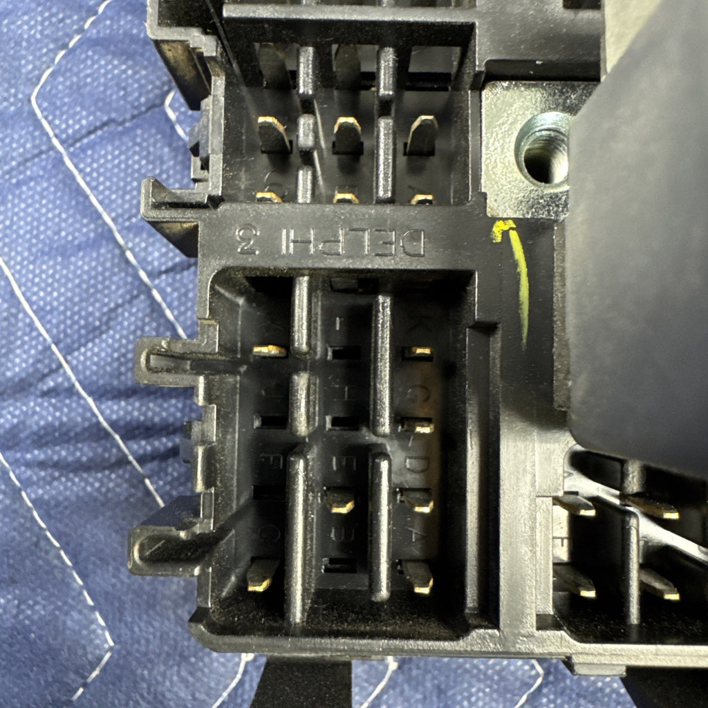 2000-2006 Chevrolet Silverado GMC Sierra Passenger Fuse Box 15770994 OEM