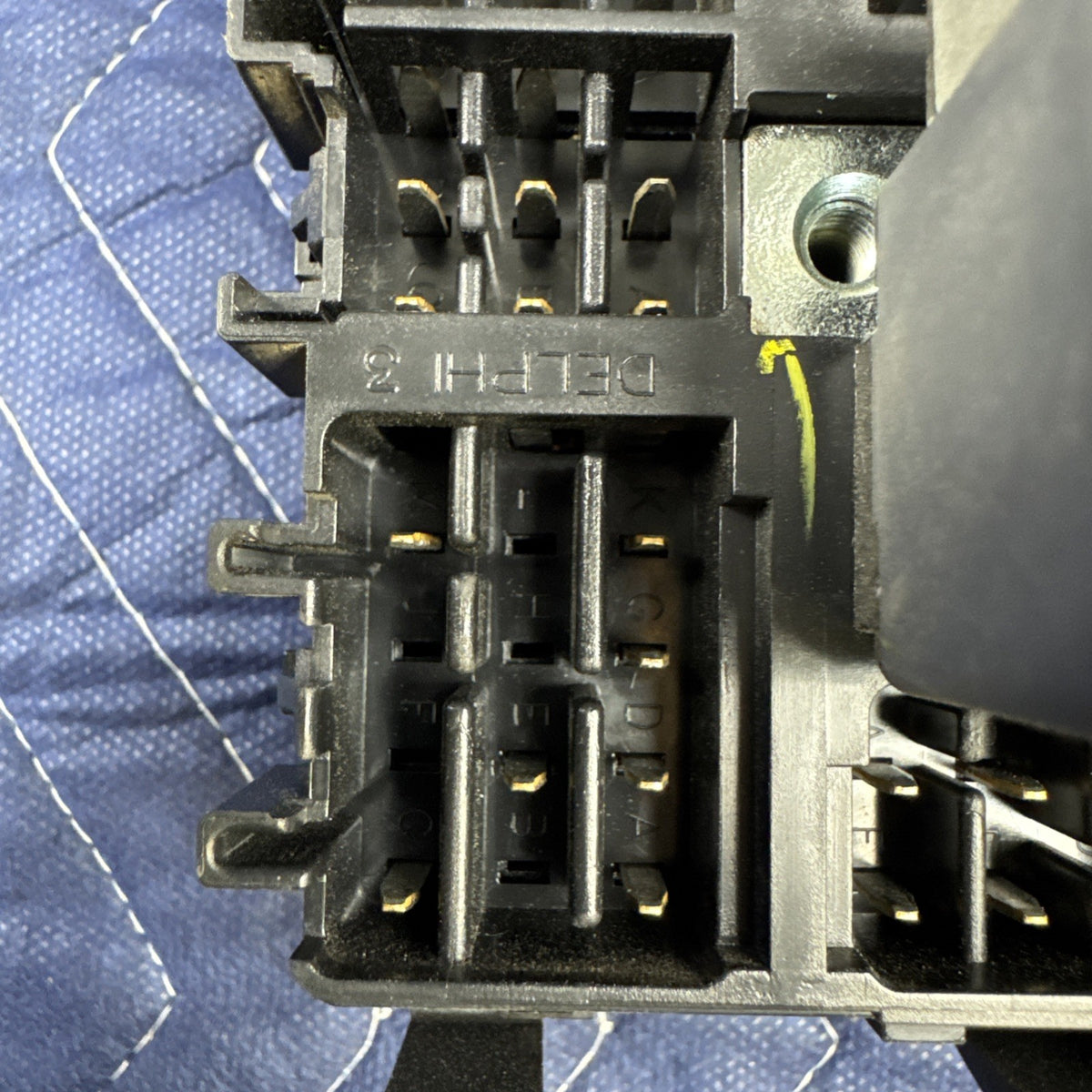2000-2006 Chevrolet Silverado GMC Sierra Passenger Fuse Box 15770994 OEM