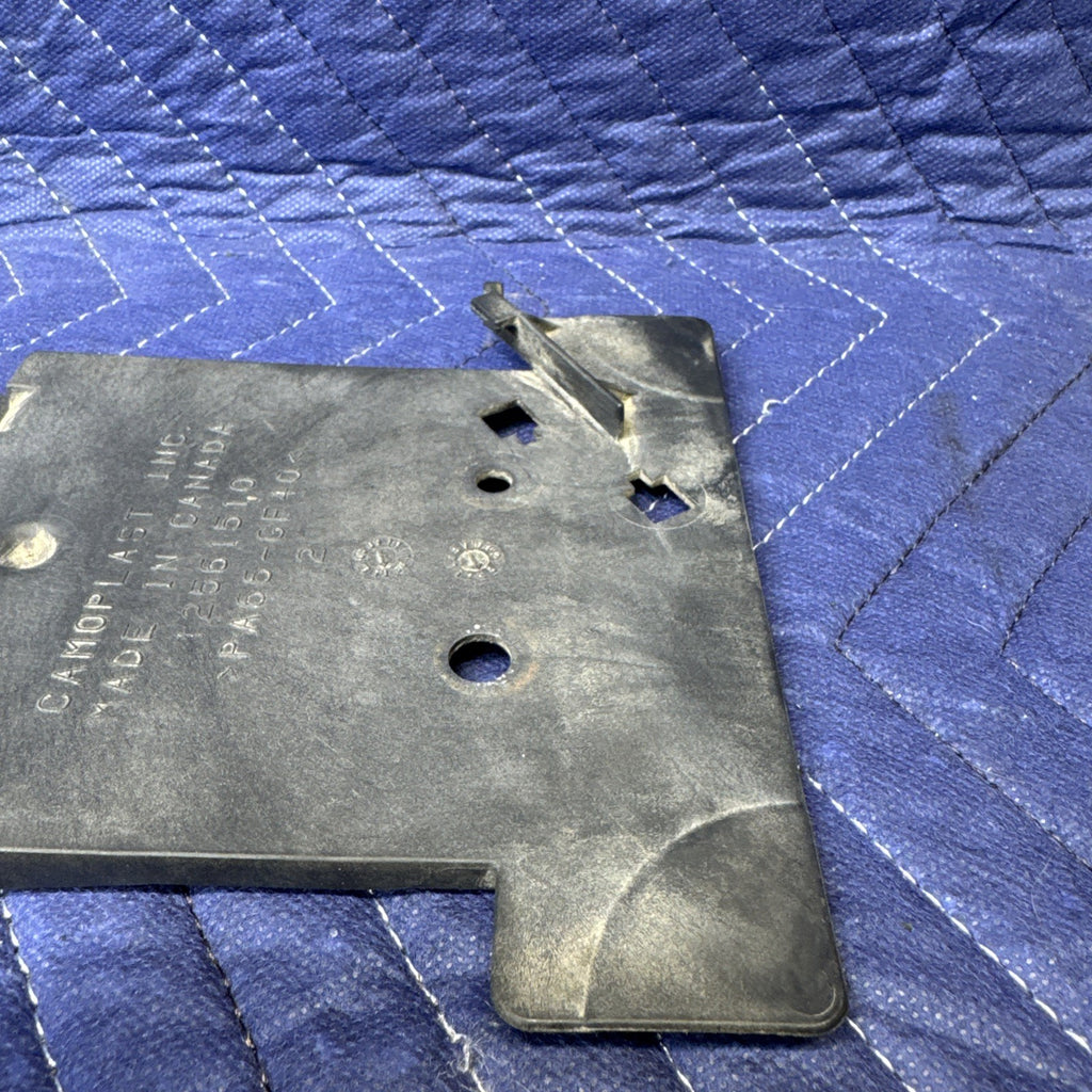 1999-2007 Silverado Sierra LS Engine Cover Retainer Bracket 12561510 OEM