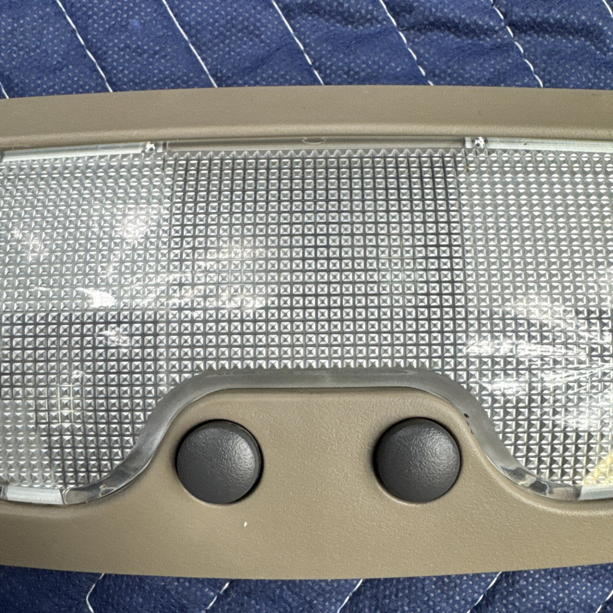 2000-2006 Chevrolet Silverado GMC Sierra Dome Light Assembly OEM Tan