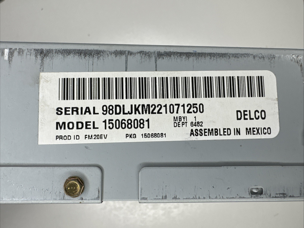 95-02 Silverado Sierra Tahoe Yukon Remote Cassette Tape Player 15068081 OEM