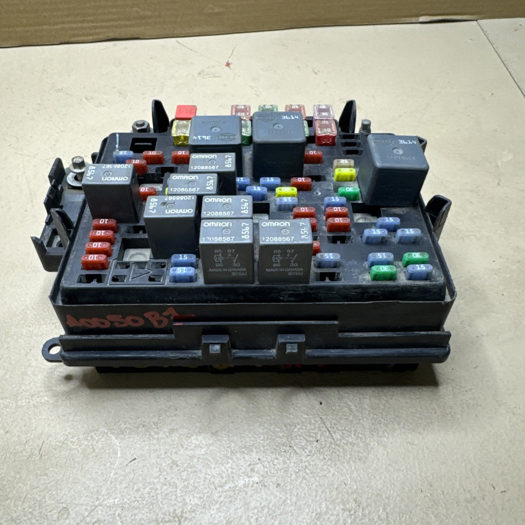 2003–2007 Silverado Sierra Underhood Fuse Box 15201928 OEM