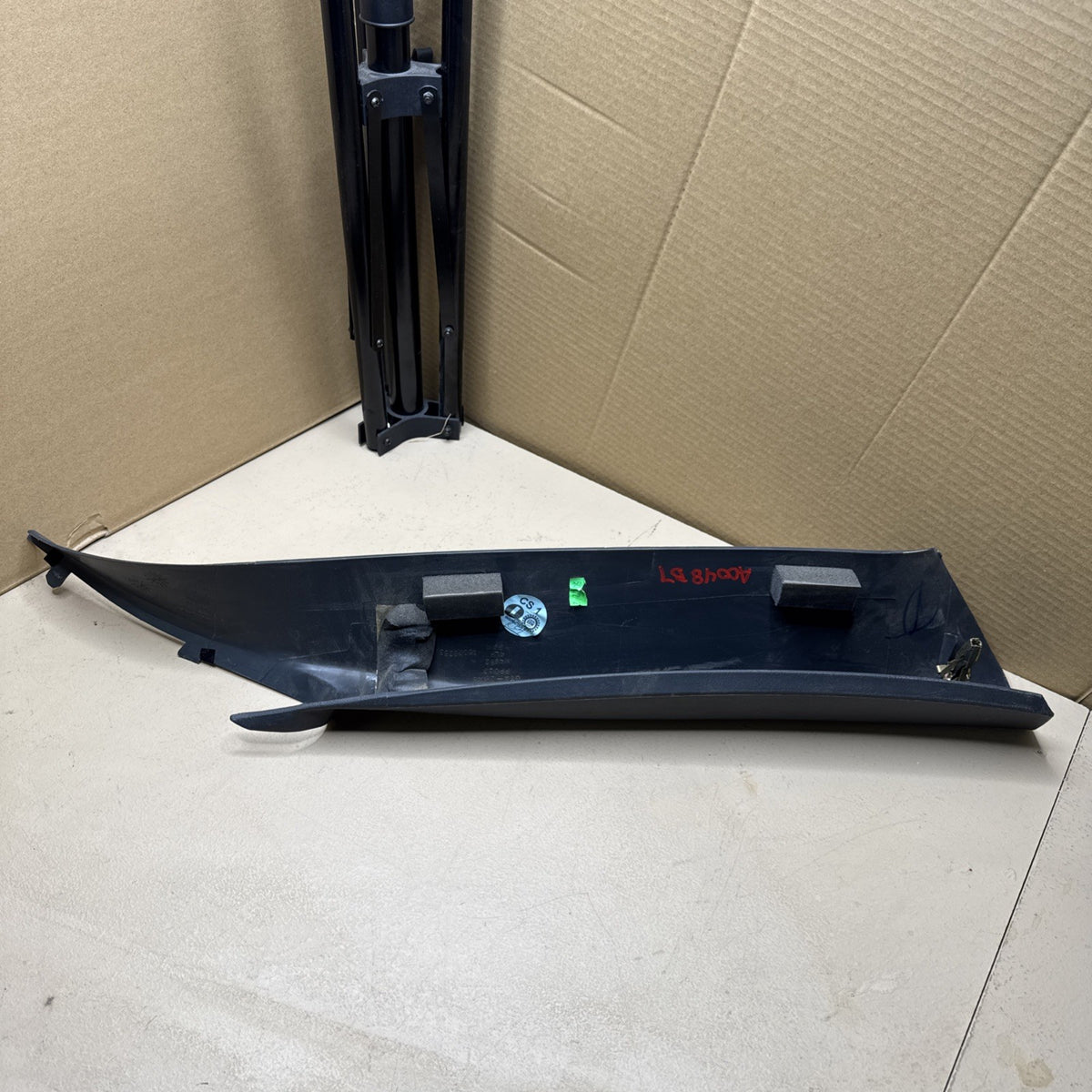 1999–2006 Silverado Sierra LH A Pillar Trim Panel Medium Gray 15073353 OEM