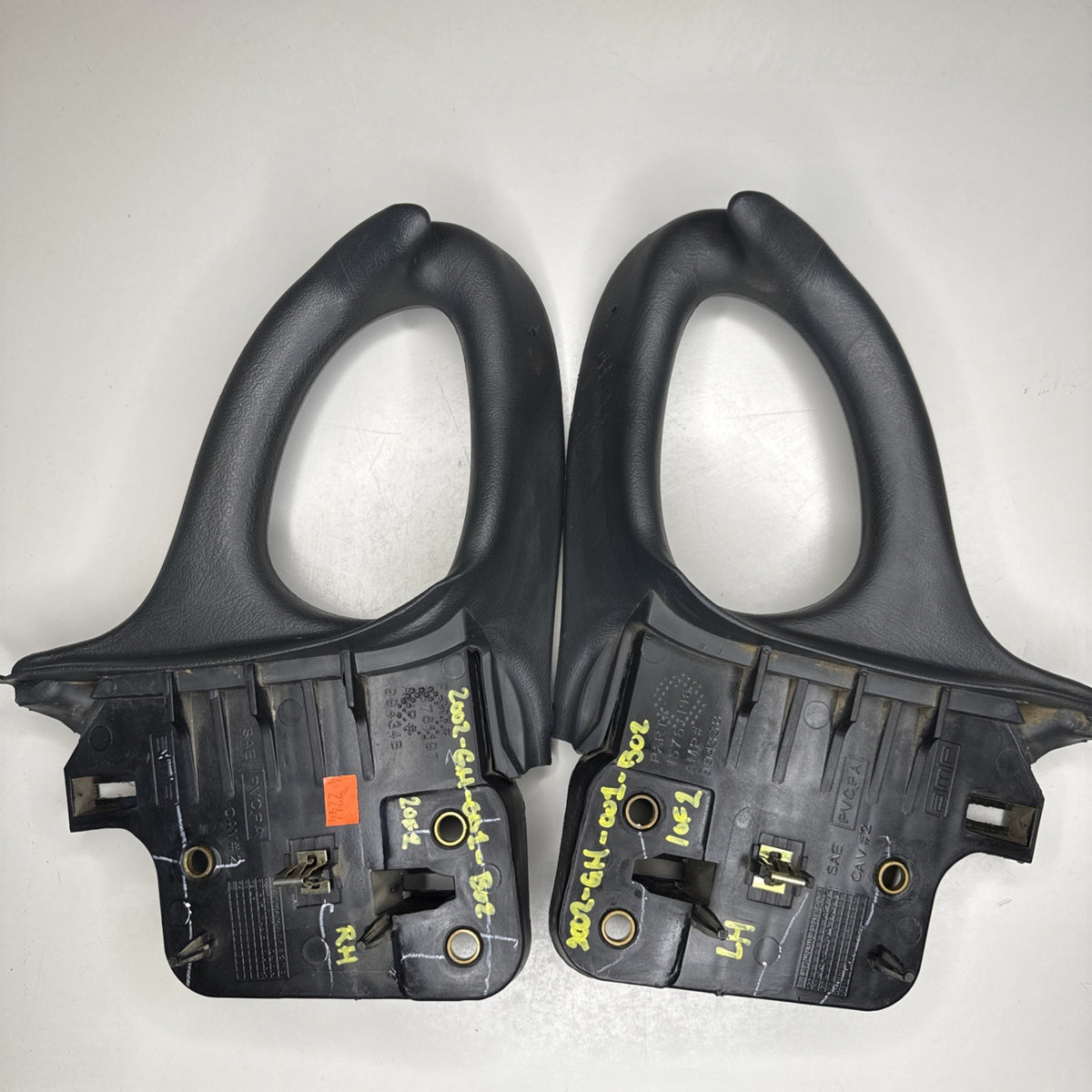 99-06 GM Silverado Sierra Tahoe Yukon B Pillar Grab Handle Pair 15761196 OEM