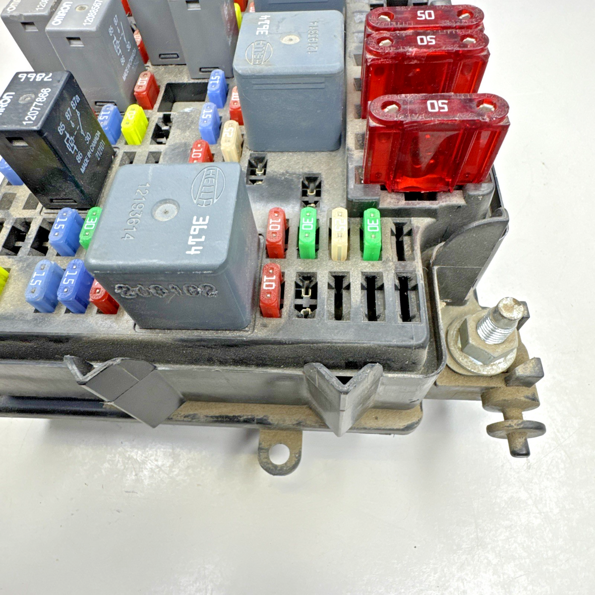 99-02 Silverado Sierra Tahoe Suburban Underhood Engine Fuse Box With Fuses