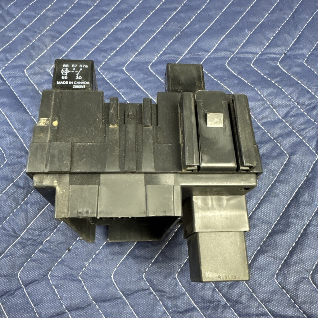 1999-2002 Chevrolet Silverado GMC Sierra Fuse Box Relay Block 15770992 OEM