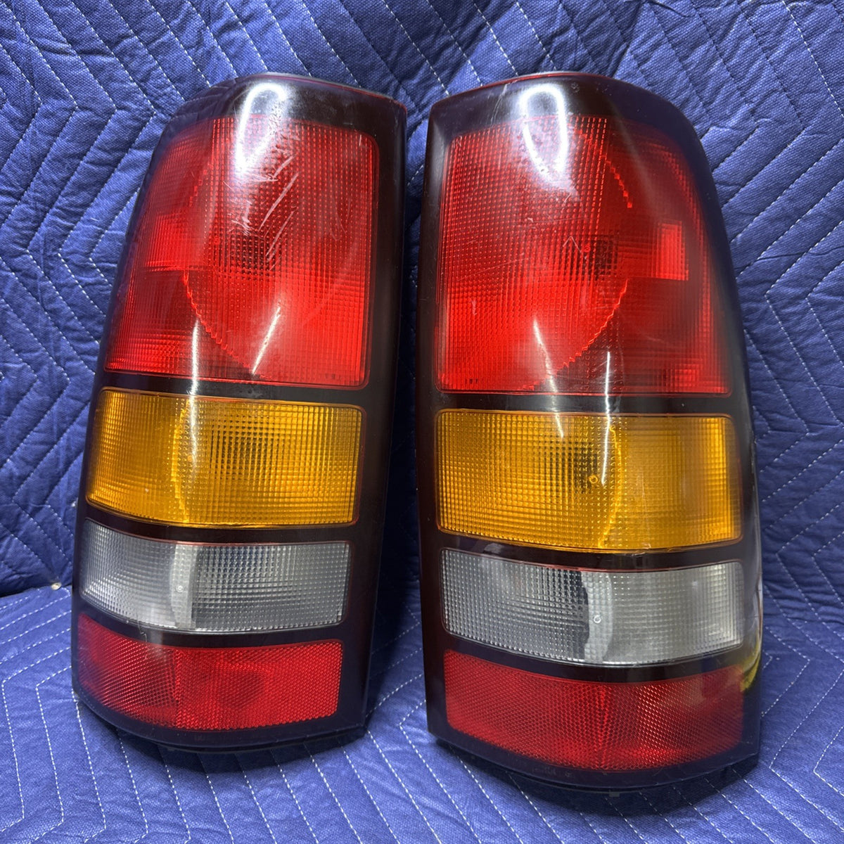 1999-2002 Silverado Sierra Tail Light Set LH RH 16524823 16524516 OEM