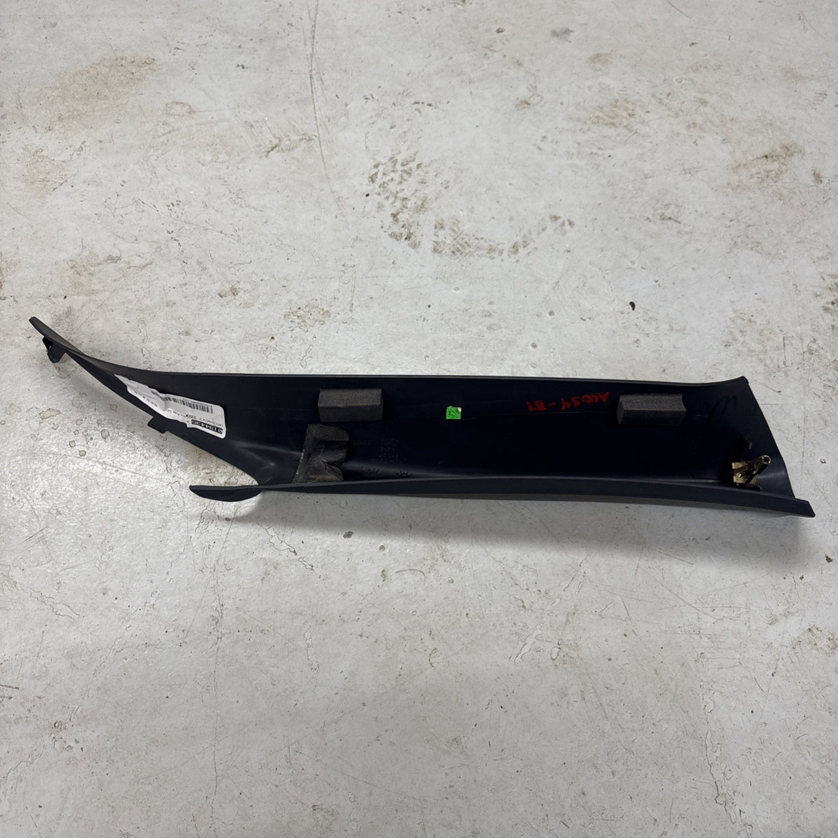 1999–2006 Silverado Sierra LH A Pillar Trim Panel Medium Gray 15073353 OEM