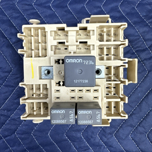 1999-2002 Chevrolet Silverado GMC Sierra Interior Fuse Box 15770997 OEM
