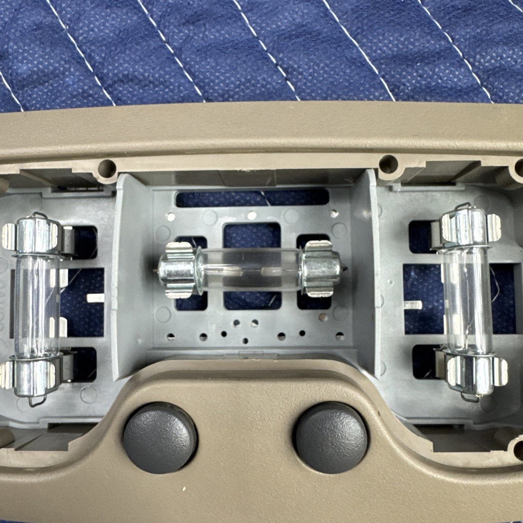 2000-2006 Chevrolet Silverado GMC Sierra Dome Light Assembly OEM Tan