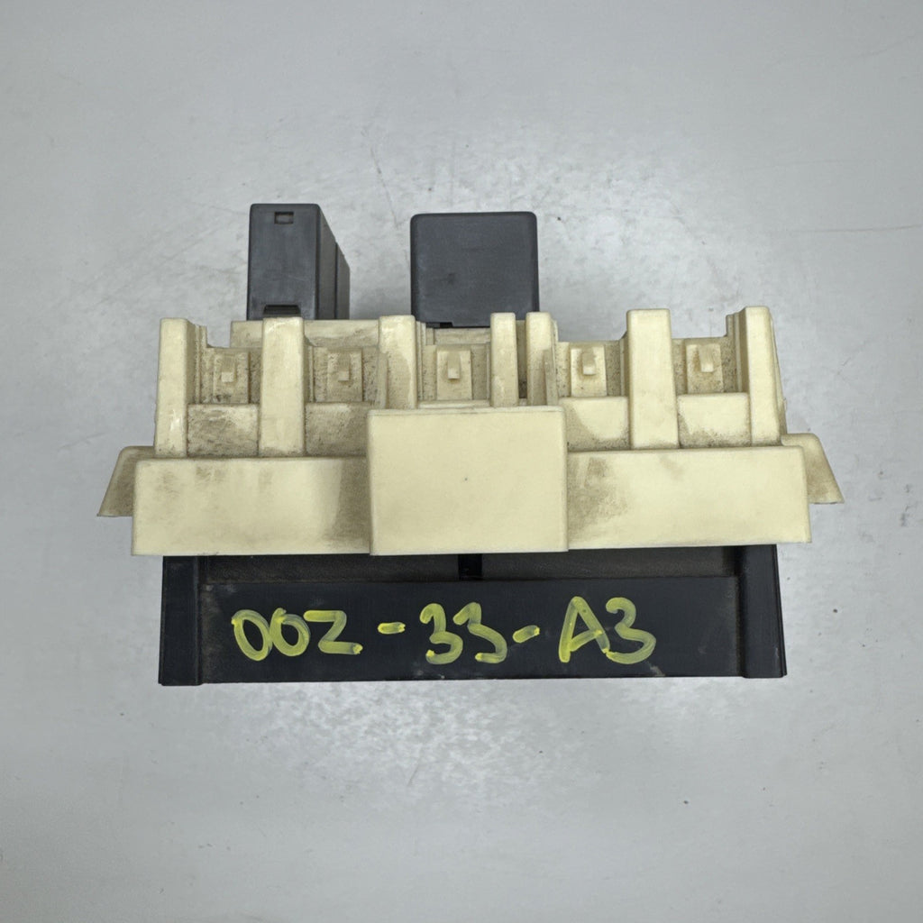 1999-2002 Chevrolet Silverado GMC Sierra Interior Fuse Box 15770997-01 OEM