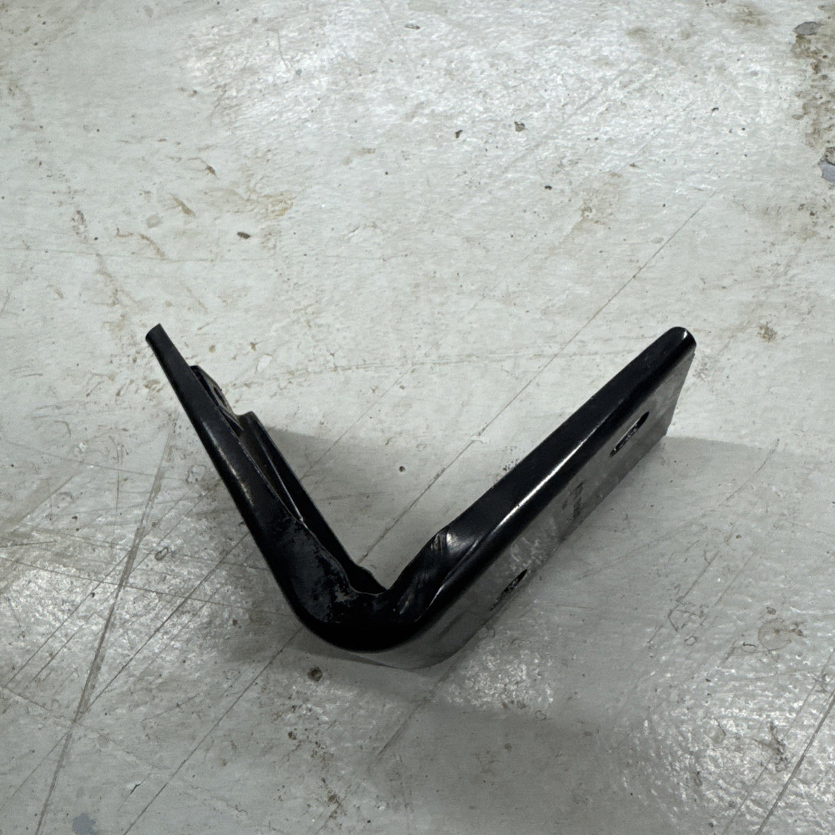 1999–2007 Silverado Sierra LH Front Fender Support Bracket 15159507 OEM