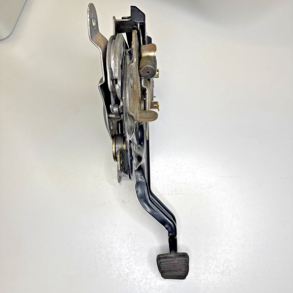 03-06 GM Silverado Sierra Tahoe Yukon Emergency Parking Brake Pedal Assembly OEM
