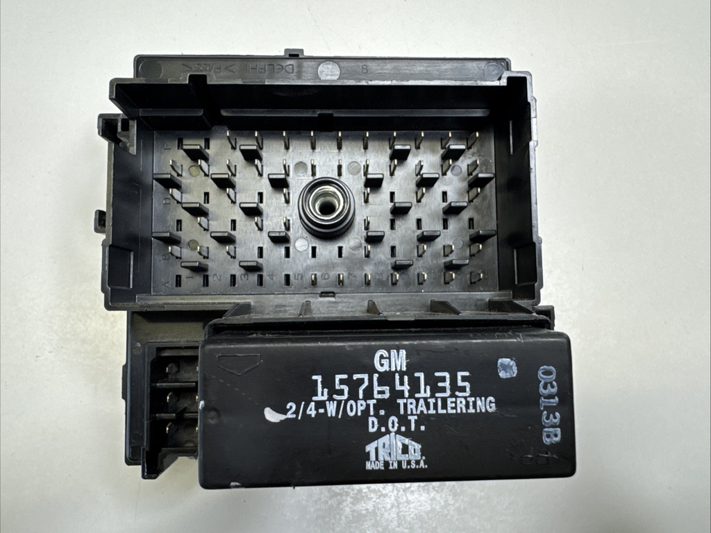 03-06 Silverado Sierra Interior Cabin Fuse Relay Junction Box 15058032 OEM