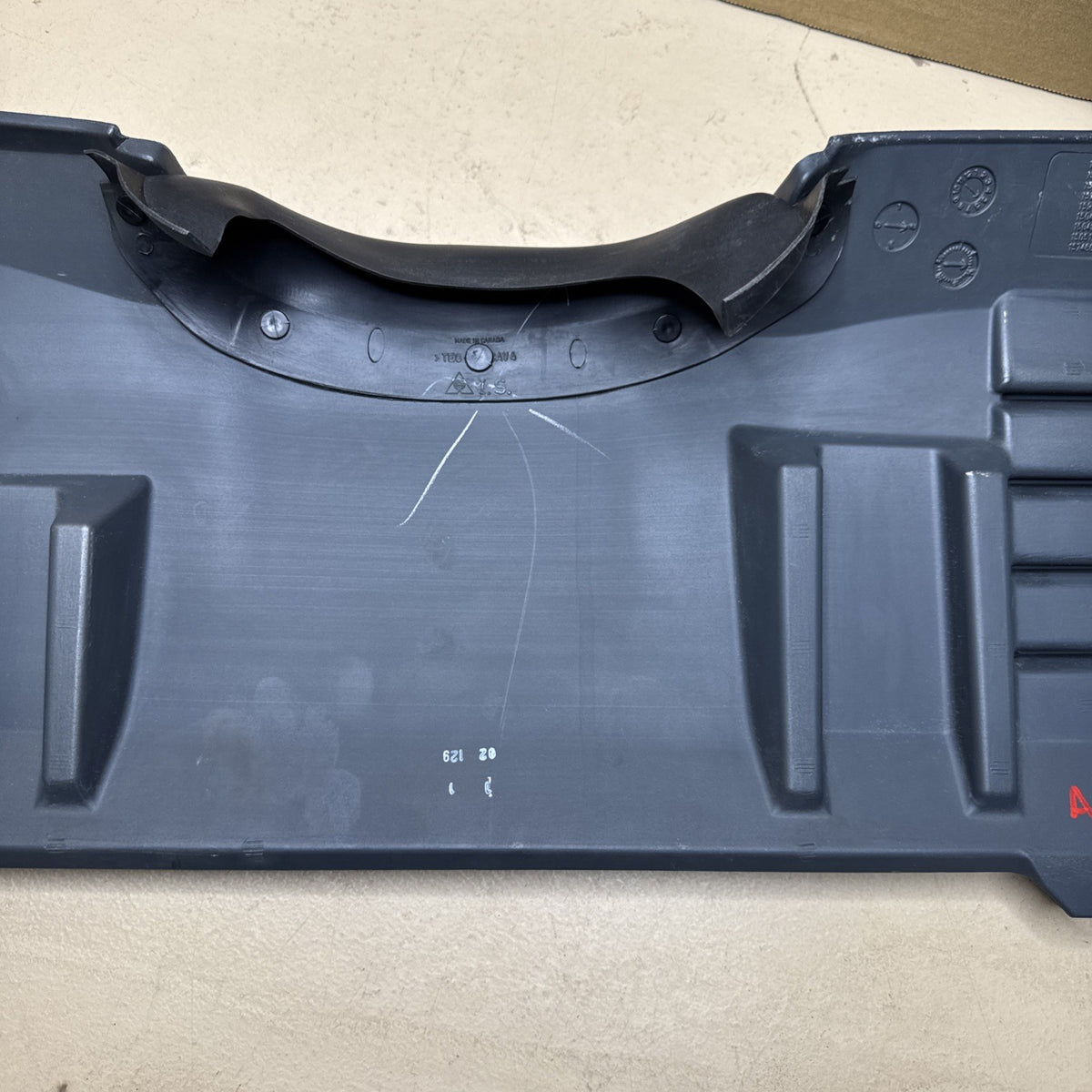 2000–2006 Silverado Sierra LH Knee Bolster Panel Medium Gray 15748089 OEM