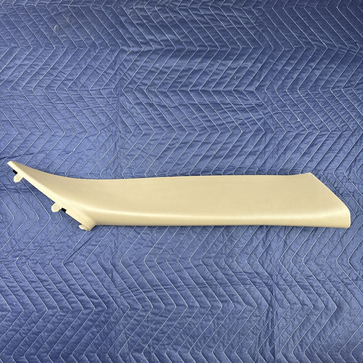 1999-2006 Chevrolet Silverado GMC Sierra A Pillar Trim RH 15073354 Tan OEM