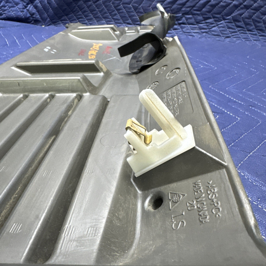 03-07 Silverado Sierra Tahoe Yukon Lower Dash Knee Bolster 15187082 OEM SHALE