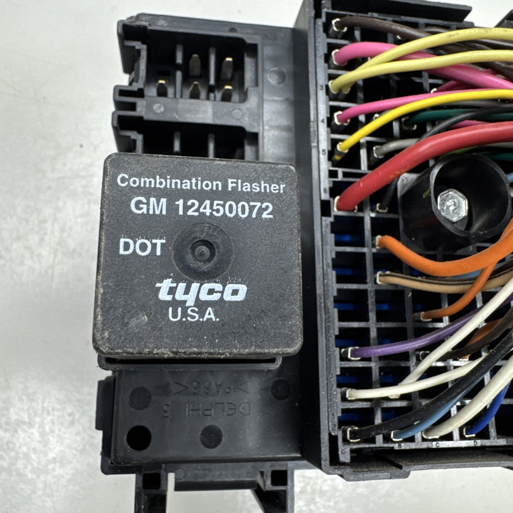 1999-2006 Chevrolet Silverado GMC Sierra Fuse Box 15770992-01 OEM w/ Relays