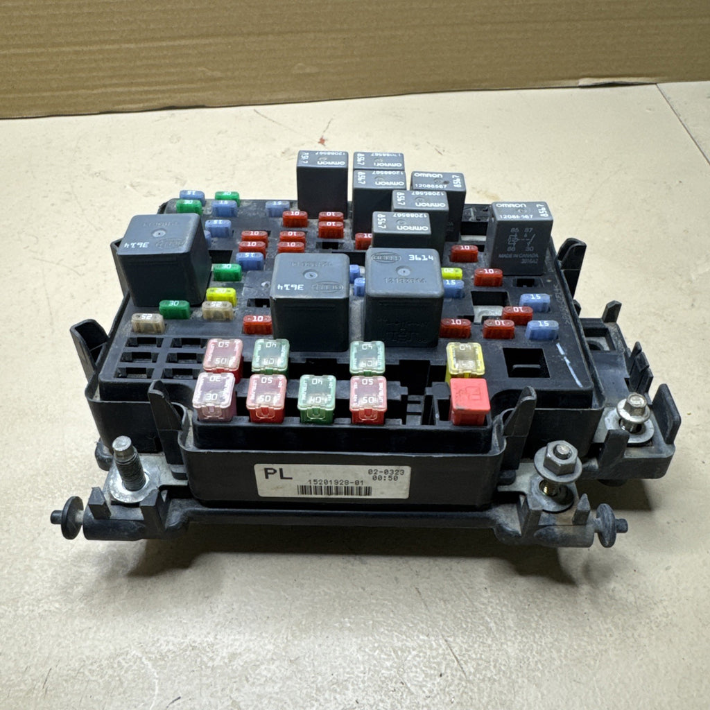 2003–2007 Silverado Sierra Underhood Fuse Box 15201928 OEM