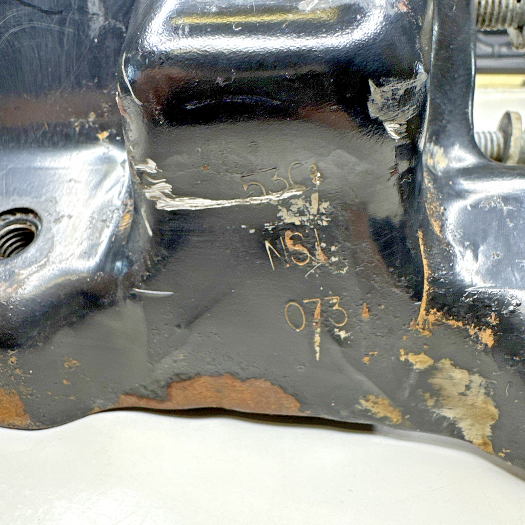 01-06 Silverado Sierra 1500 HD 6.0L Engine Mount Bracket Pair Left Right OEM
