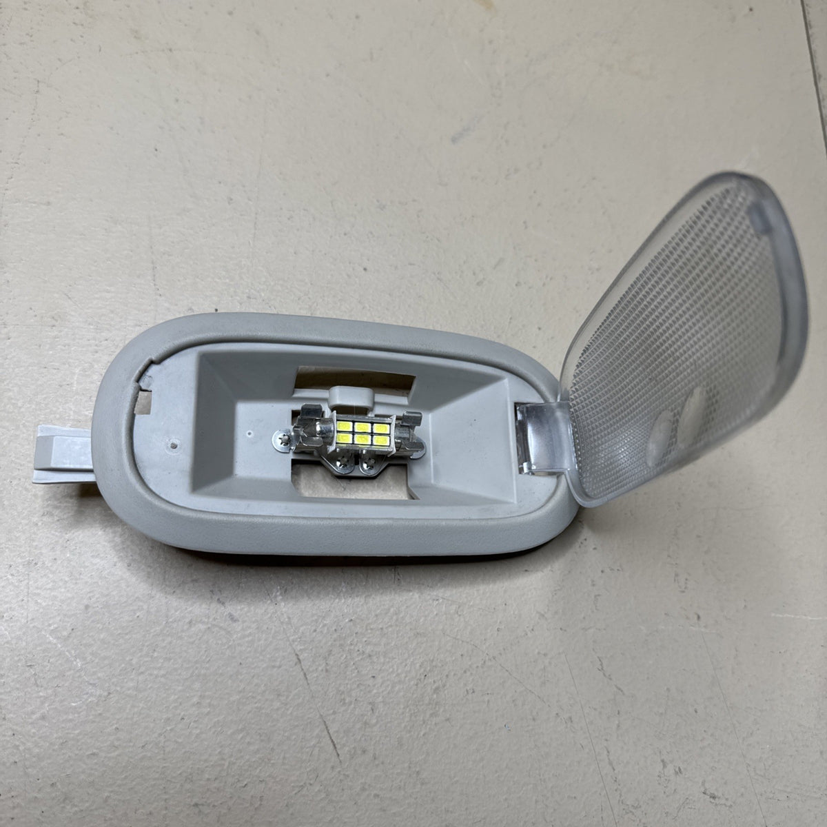 1999–2007 Silverado Sierra Overhead Dome Light Assembly 15771414 OEM