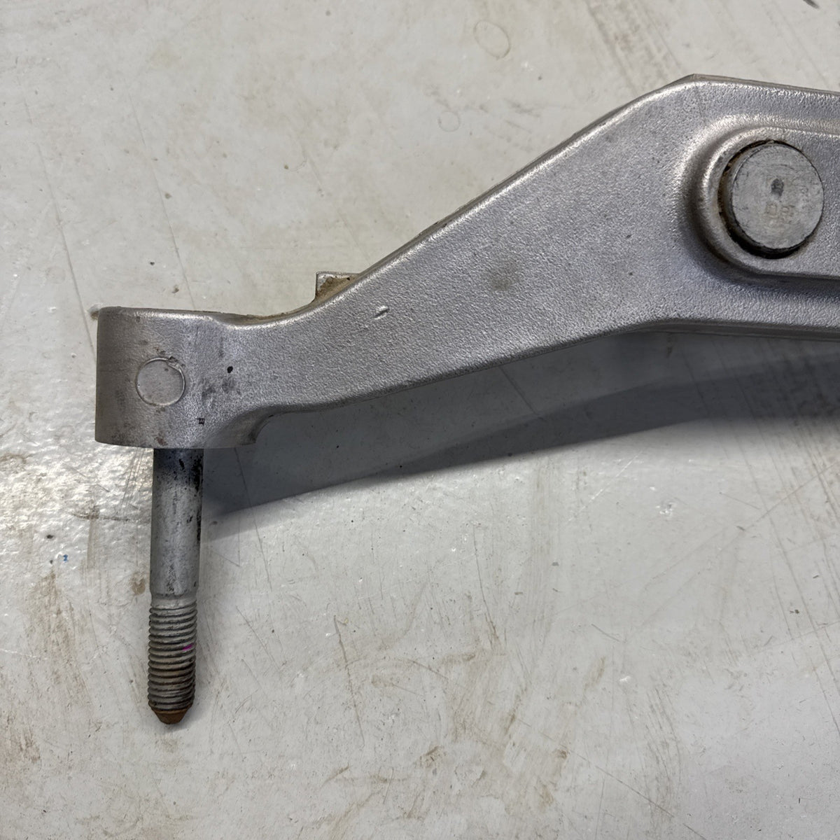 1999–2006 Silverado Sierra Front Differential Mount Bracket 15999802 OEM